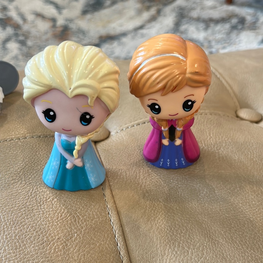 Frozen 4 inch dolls, Anna and Elsa